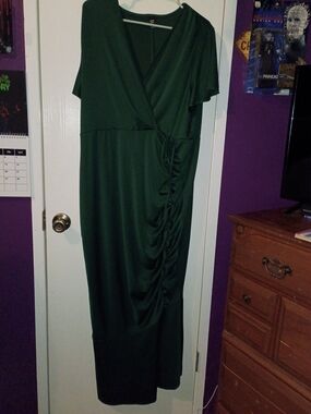 Women's Emerald Green Wrap-Style Midi Dress